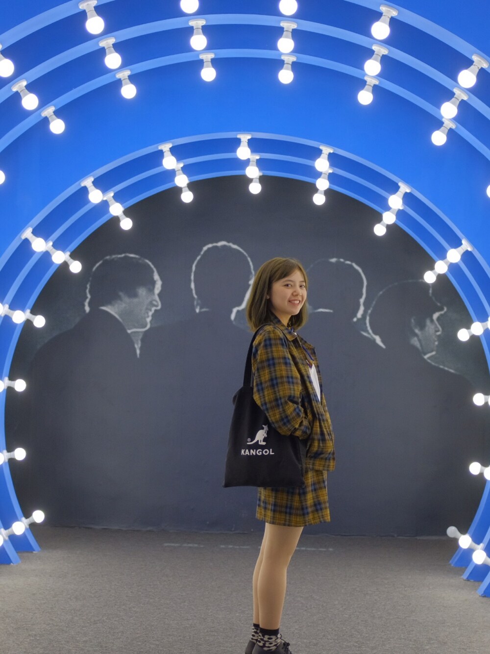 「The Beatles」｜「KANGOLのアイテム（バッグ、ブラック系）」を使った、Challoet さん（レディース・160cm）の春コーディネートの1枚目の写真