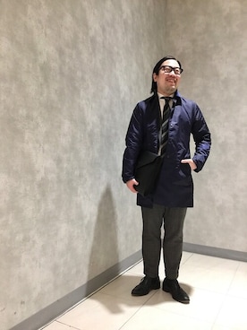 「アイテム（ステンカラーコート、ブルー系）」を使った、吉田さん（メンズ・170cm）の秋コーディネート