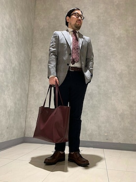 「アイテム（トートバッグ、レッド系）」を使った、吉田さん（メンズ・170cm）の秋コーディネート