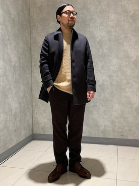 「クルーネックニット」｜「アイテム（ステンカラーコート）」を使った、吉田さん（メンズ・170cm）の冬コーディネート