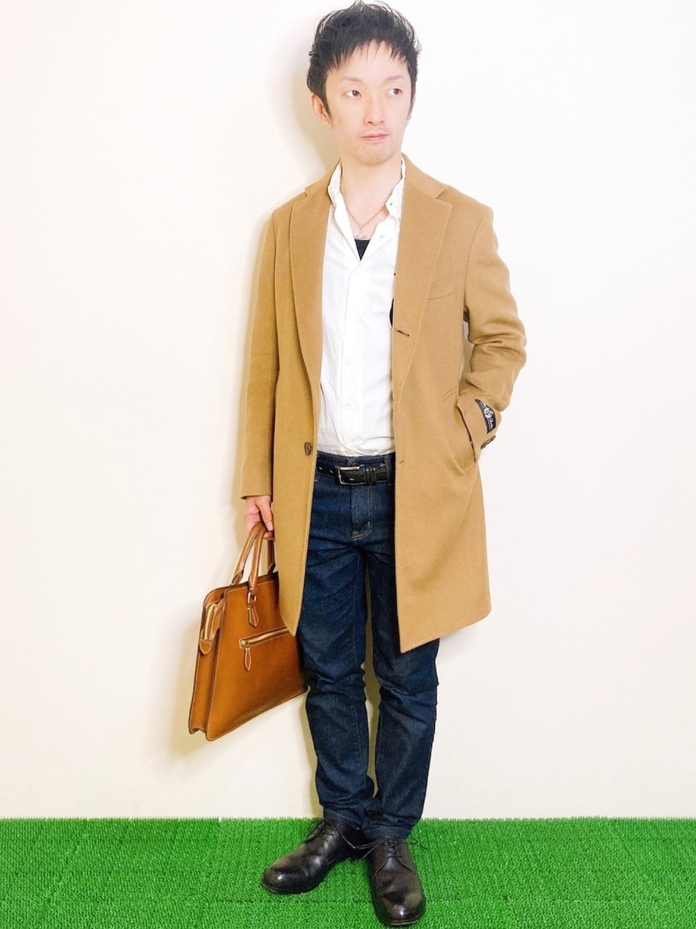 「秋冬コーデ、大人カジュアル、シンプル、チェスターコート、ベージュ、パンツスタイル、UNIQLO、革靴、シャツスタイル、年末WEAR感謝祭」｜「EDIFICEのアイテム（チェスターコート、ベージュ系）」を使った、Hamakeiさん（メンズ・167cm）の秋コーディネートの1枚目の写真