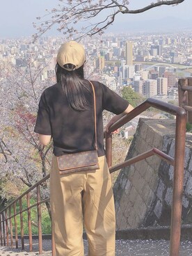 「花見」｜「アイテム（チノパンツ）」を使った、saさん（レディース・169cm）の春コーディネート