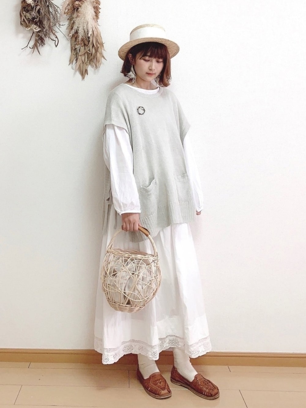 「Samansa Mos2、SM2、サマンサ モスモス(Samansa Mos2)、TSUHARU by Samansa Mos2 、ナチュラル、ベスト、麦わら帽子、PoisE、ミントグリーン、ロングスカート」｜「TSUHARU by Samansa Mos2のリネン脇リボンベスト（ニット/セーター、グリーン系）」を使った、マユ﻿﻿ネーズさん（レディース・151cm）の春コーディネートの1枚目の写真