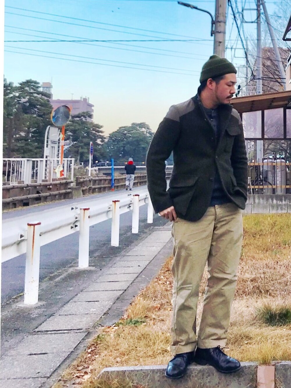 「冬、ワーク、ミリタリー、軍モノ、マロリージャケット、NIGEL CABOURN」｜「Nigel CabournのMALLORY JACKET CLASSICS OLIVE（テーラードジャケット、グリーン系）」を使った、enomonさん（メンズ・174cm）の冬コーディネートの1枚目の写真