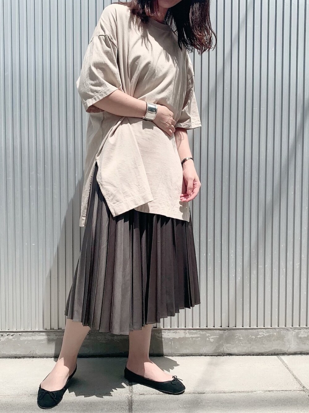 「プチプラ、プチプラコーデ、ユニクロ、UNIQLO、きれいめカジュアル、着回しコーデ、通勤コーデ、ootd、outfit、coordinate」｜「UNIQLOのアイテム（チュニック、ベージュ系）」を使った、TAGAWAさん（レディース・159cm）の夏コーディネートの1枚目の写真