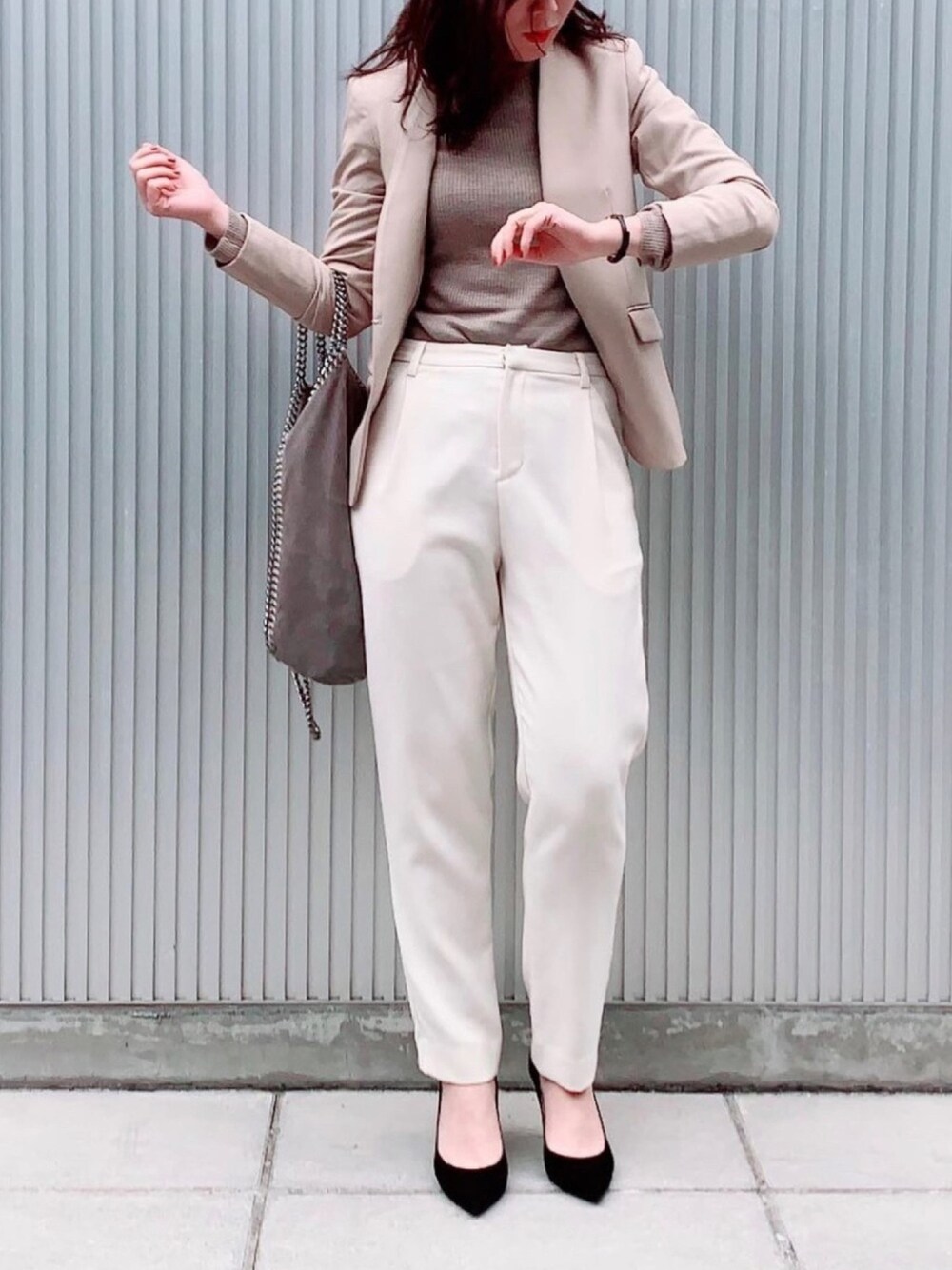「オフィスコーデ、オフィスカジュアル、ユニクロ、UNIQLO、GU、ジーユー、プチプラ、プチプラコーデ、通勤コーデ、お仕事コーデ」｜「UNIQLOのエクストラファインメリノリブタートルネックセーター（長袖）（ニット/セーター、ベージュ系）」を使った、TAGAWAさん（レディース・159cm）の冬コーディネートの1枚目の写真