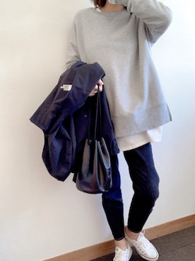 「ZOZO（ゾゾ）のスリムテーパードデニムパンツ［WOMEN］（デニムパンツ）」を使った、totoさん（レディース・162cm）の冬コーディネート