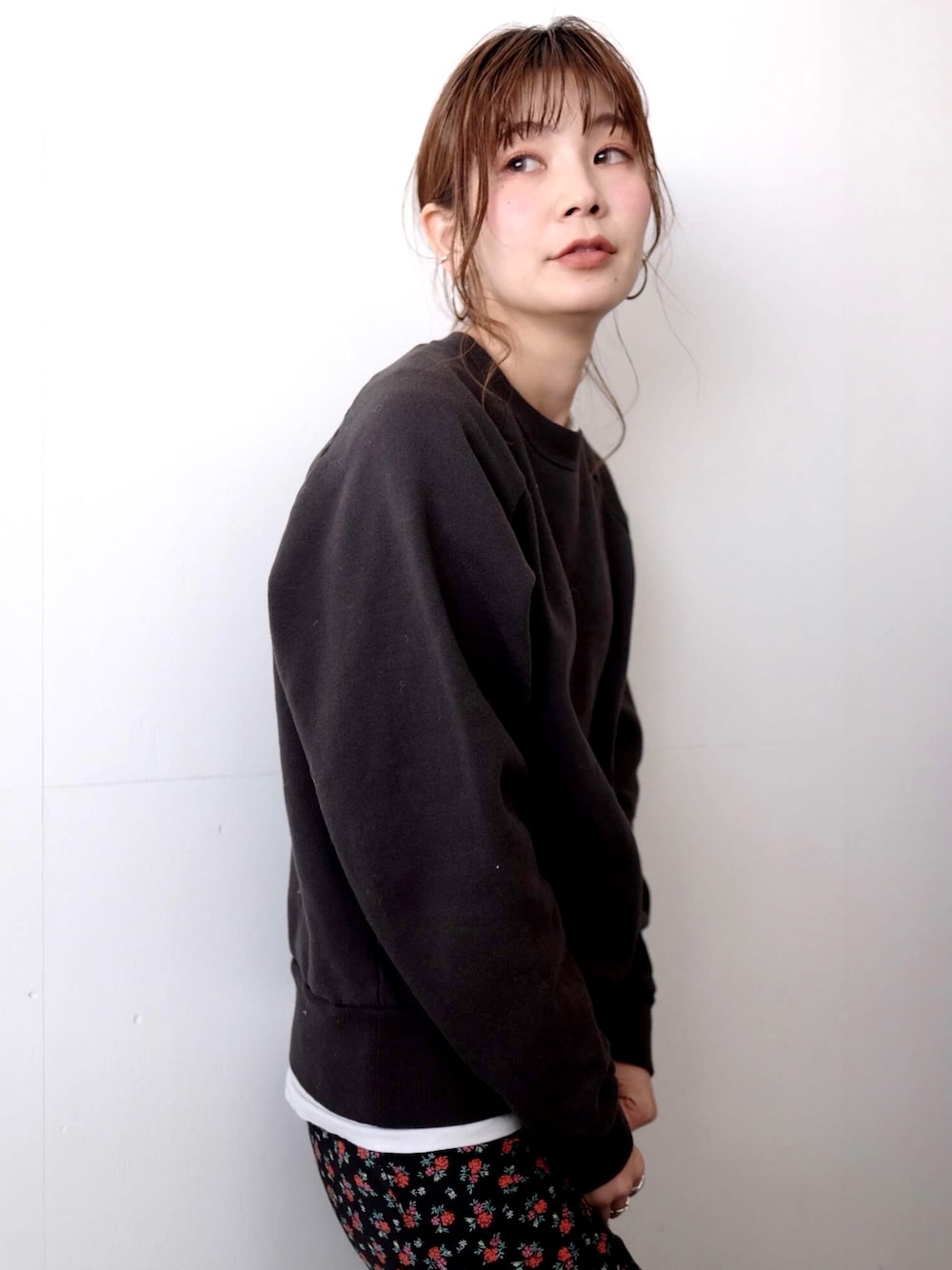「カジュアル、今日のコーデ、ゆるコーデ、黒、大人ガーリー、レイヤードスタイル、シンゾーン(Shinzone)」｜「THE SHINZONEのアイテム（スウェット、ブラック系）」を使った、minacoro_さん（レディース・166cm）の冬コーディネートの1枚目の写真