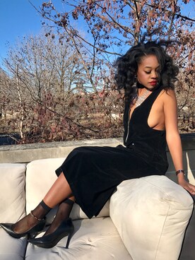 「TOPSHOP（トップショップ）のアイテム（アクセサリー）」を使った、Anna Deaneさん（レディース・163cm）の春コーディネート