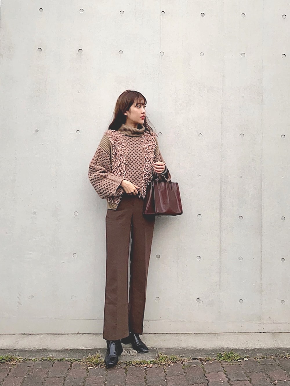 「冬コーデ、ニット、ootd、ラクチンコーデ、ブラウン」｜「MERCIの《MERCI/メルシー》カラースラックス（スラックス、ブラウン系）」を使った、諭吉⛄️さん（レディース・169cm）の秋コーディネートの1枚目の写真