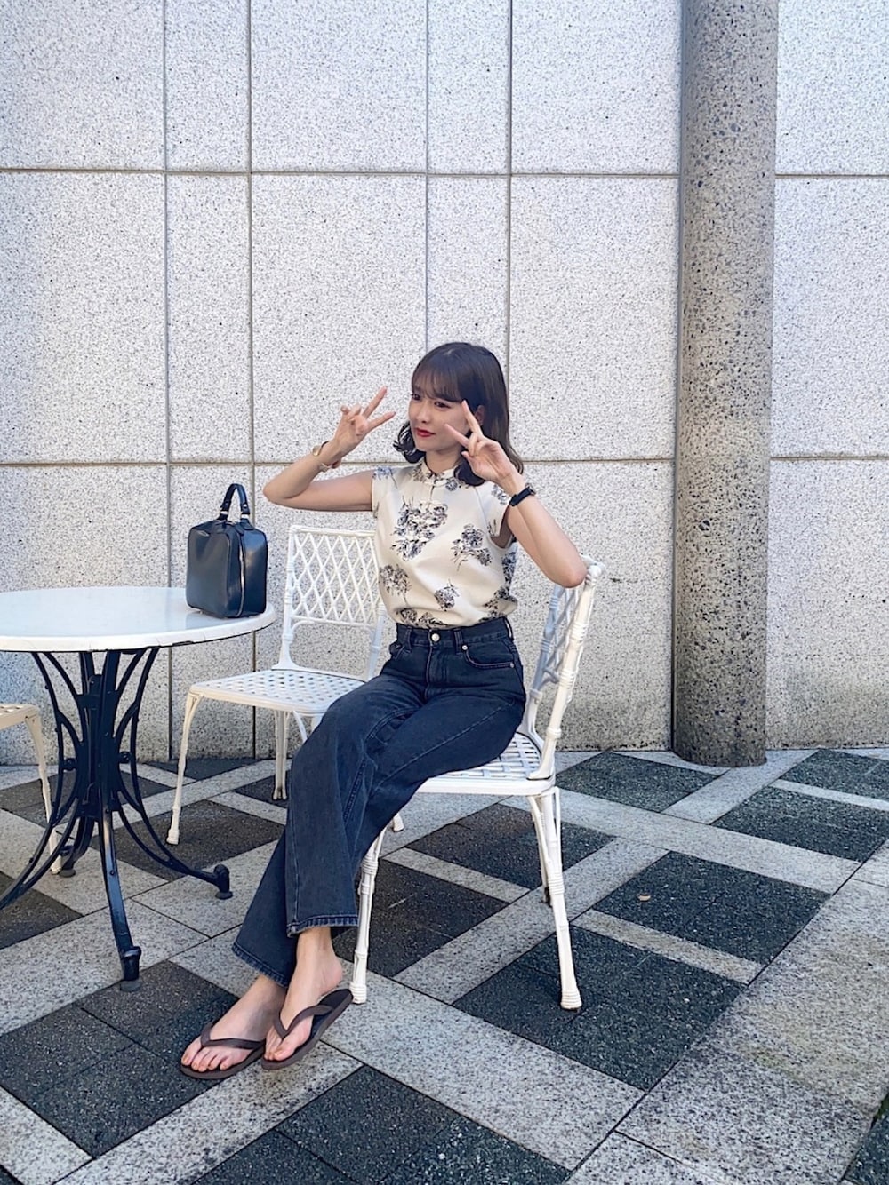 「チャイナ、デニム、サンダル、ootd」｜「LILY BROWNのライン花柄チャイナトップス（Tシャツ/カットソー、ホワイト系）」を使った、諭吉⛄️さん（レディース・169cm）の夏コーディネートの1枚目の写真