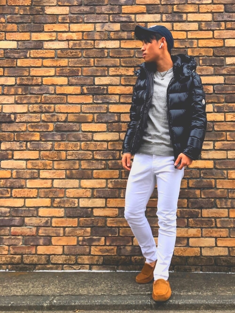 「レイヤードstyle、カジュアル、UNIQLO、おしゃれさんと繋がりたい、モンクレール、キレイめ、ダウンジャケット、きれいめカジュアル、MONCLER、はるコーデ」｜「GAPのアイテム（ハット、ブラック系）」を使った、いっちゃんさん（メンズ・176cm）の冬コーディネートの1枚目の写真