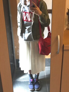 「earth music&ecology（アースミュージックアンドエコロジー）のアイテム（MA-1）」を使った、misaki*さん（レディース・165cm）の春コーディネート