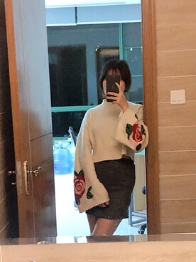 「Hのアイテム（トップス）」を使った、Leung-小彤さん（レディース・160cm）の春コーディネート