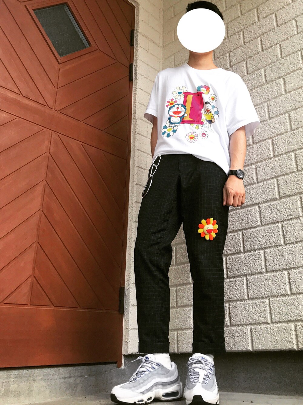 「韓国ファッション、kaikaikiki、BTS、カジュアル、スニーカー、Tシャツ、夏コーデ、シンプル、ウォレットチェーン、スキニーデニム」｜「UNIQLOのアイテム（Tシャツ/カットソー、ホワイト系）」を使った、於保多さん（メンズ・167cm）の夏コーディネートの1枚目の写真