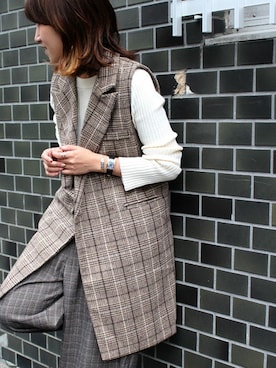 「アイテム（アナログ腕時計、ブラック系）」を使った、hitomiさん（レディース・157cm）の秋コーディネート