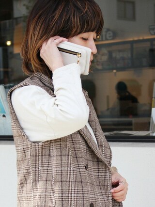 hitomi使用「kajsa（〈Kajsa/カイサ〉Detachable Zipper Bag iPhone 6Plus/7Plus/8Plus Back Case/ジッパーバッグ ケース）」的時尚穿搭