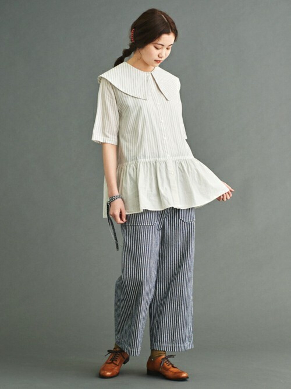 「ストライプ、シャンブル ドゥ シャーム(chambre de charme)、ヒッコリー、chambre de charme、Malle、malle chambre de charme」｜「Malleのmalle ヒッコリーストライプ　ワークパンツ（その他パンツ、その他）」を使った、Malle chambre de charmeさん（レディース・167cm）の夏コーディネートの1枚目の写真