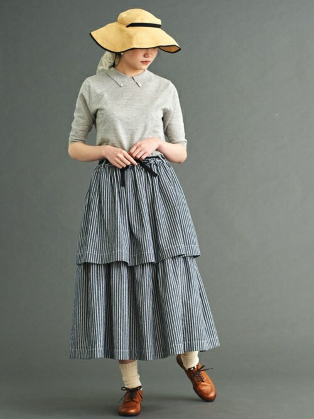 「フリル、大人カジュアル、シャンブル ドゥ シャーム(chambre de charme)、ヒッコリー、大人ガーリー、chambre de charme、Malle、malle chambre de charme」｜「Malleのmalle ヒッコリーストライプ 　2段スカート（スカート、その他）」を使った、Malle chambre de charmeさん（レディース・167cm）の夏コーディネートの1枚目の写真