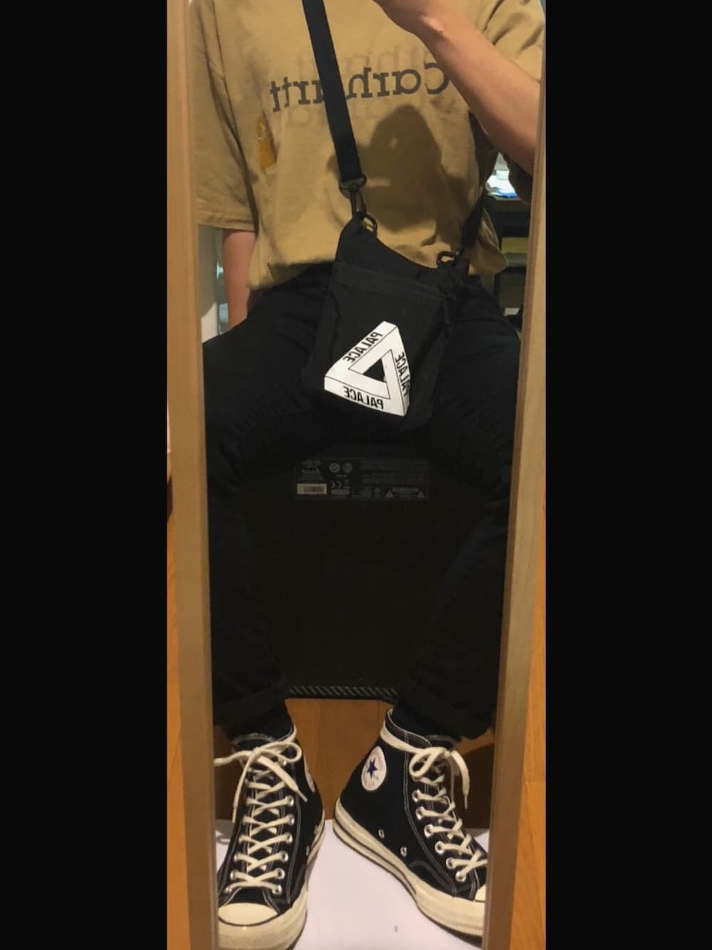 「converse、Chuck Taylor、carhartt、palace、椅子なかったんだごめんねマーシャル」｜「Carharttのアイテム（Tシャツ/カットソー、ベージュ系）」を使った、かずはさん（メンズ・167cm）の夏コーディネートの1枚目の写真