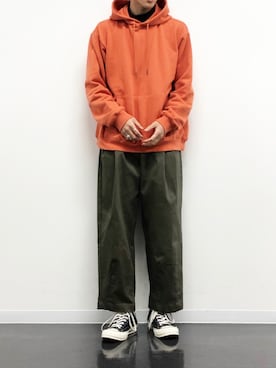 パーカー オレンジ系 を使った カーキパンツ の人気ファッションコーディネート Wear