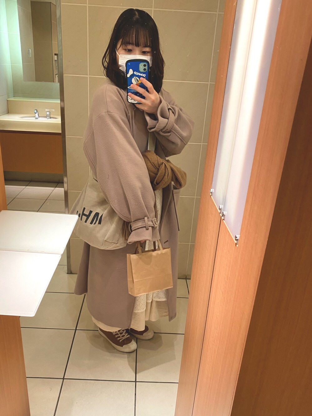 「渋谷、デート、まるコート、まるちゃんコラボ、サイドスリットコート、冬コーデ、ニットコーデ、低身長」｜「ehka sopoの【まる×ehka sopo】サイドスリットコート（ステンカラーコート、ベージュ系）」を使った、にゃんこさん（レディース・155cm）の冬コーディネートの1枚目の写真