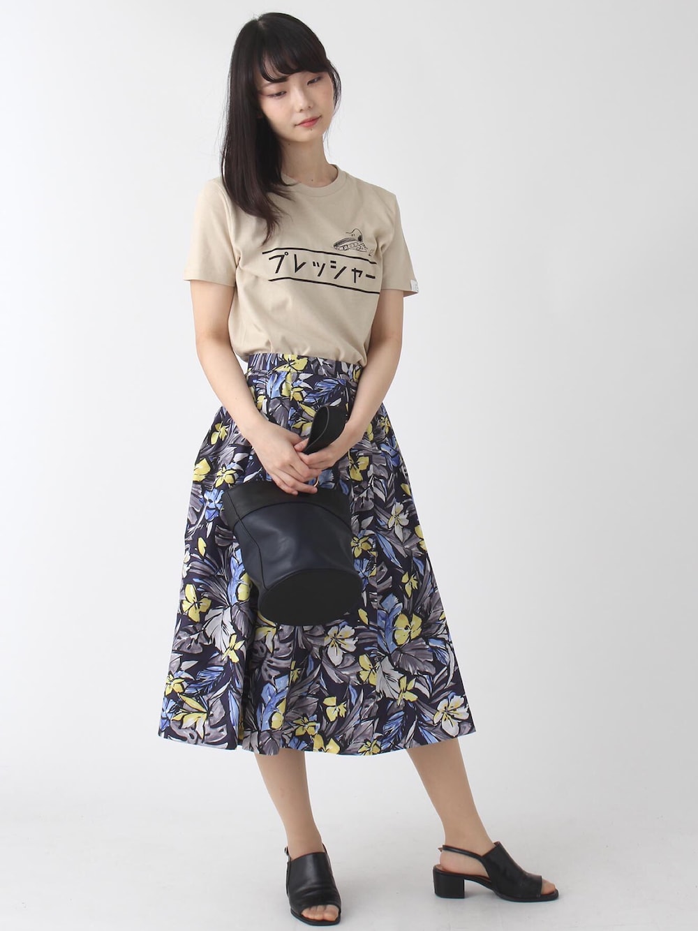 「スヌーピー、スヌーピーT、スヌーピーコラボ、Tシャツ×スカート、ロゴT、大人カジュアル、おしゃれさんと繋がりたい、Tシャツ、休日コーデ」｜「Burnerの【chouette】花柄 フレア スカート（スカート、ブルー系）」を使った、Maaaaaaaaaaさん（レディース・154cm）の夏コーディネートの1枚目の写真