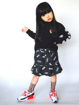 「アイテム（デニムスカート、ブラック系）」を使った、acoさん（キッズ・110cm）の冬コーディネート