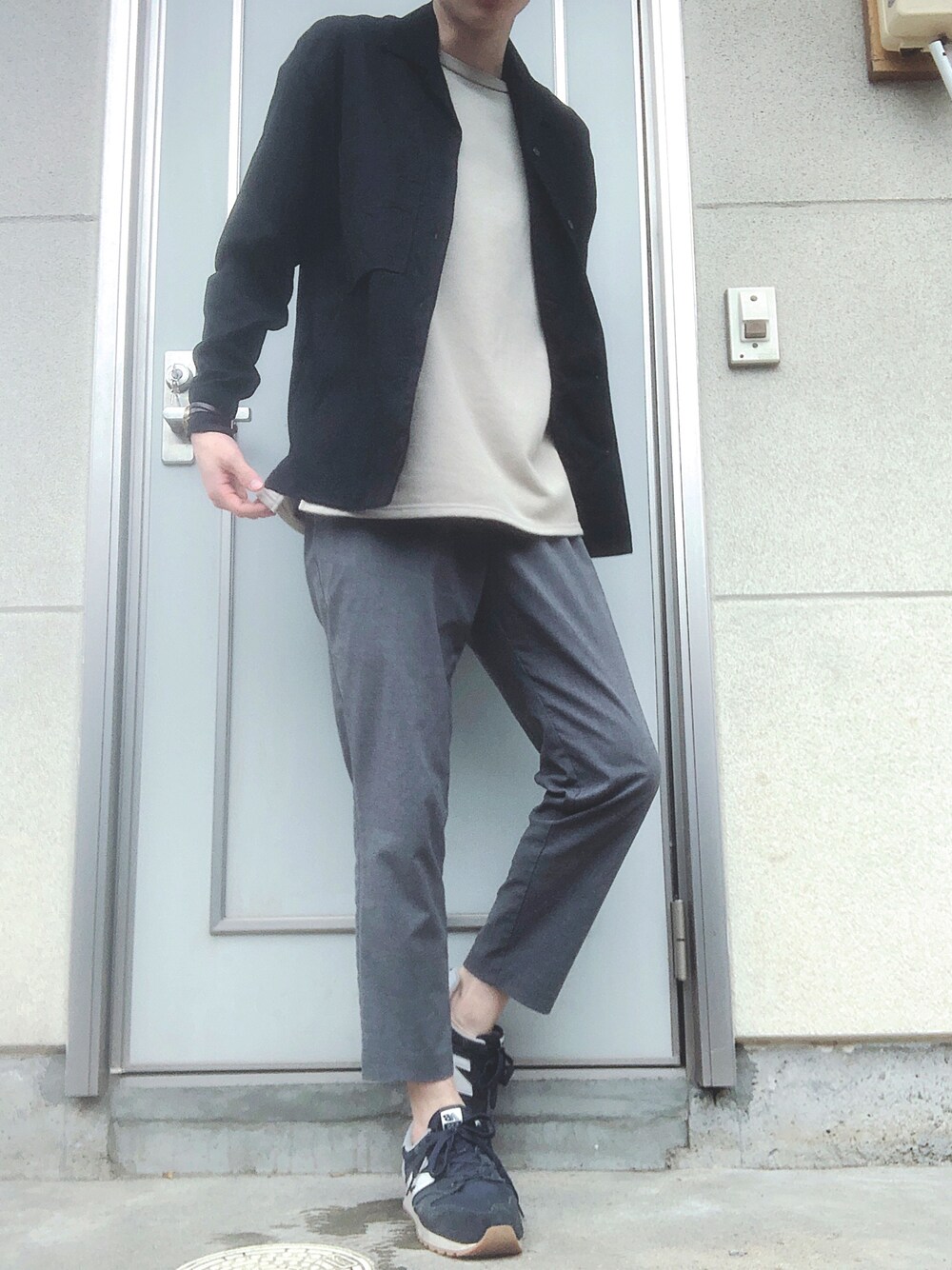 「RAGEBLUE、STUDIOUS、New Balance、春夏コーデ、オープンカラーシャツ、グレーパンツ、アンクルパンツ、オトナカジュアル、革靴、デート」｜「NEW BALANCEのNew Balance U520 スニーカー U520AF ユニセックス（スニーカー、グレー系）」を使った、とっきーさん（メンズ・170cm）の春コーディネートの1枚目の写真