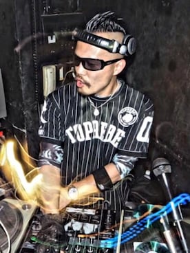 「アイテム（Tシャツ/カットソー）」を使った、DJ OZAWAさん（メンズ・171cm）の夏コーディネート