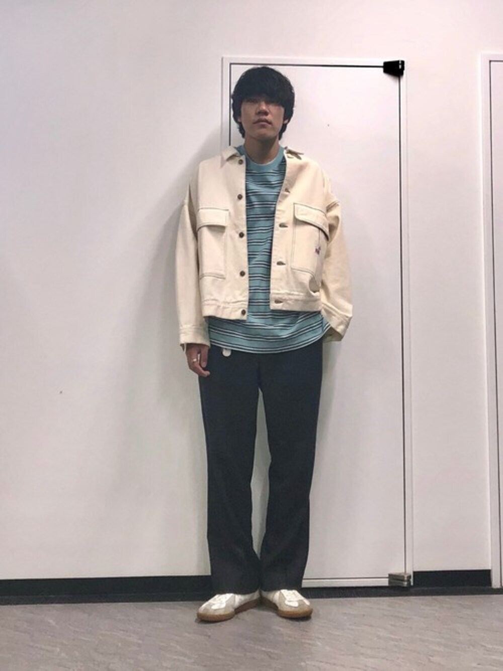 「古着、スニーカー、デニム、ビッグシルエット、ボーダー、デニムジャケット、スラックス、オーバーサイズ、古着MIX、春コーデ」｜「BIG MACのBIGMAC×FREAK'S STORE/ビッグマック 別注ビッグシルエット ブルゾン/デニムジャケット（ブルゾン、ホワイト系）」を使った、SATOさん（メンズ・178cm）の冬コーディネートの1枚目の写真