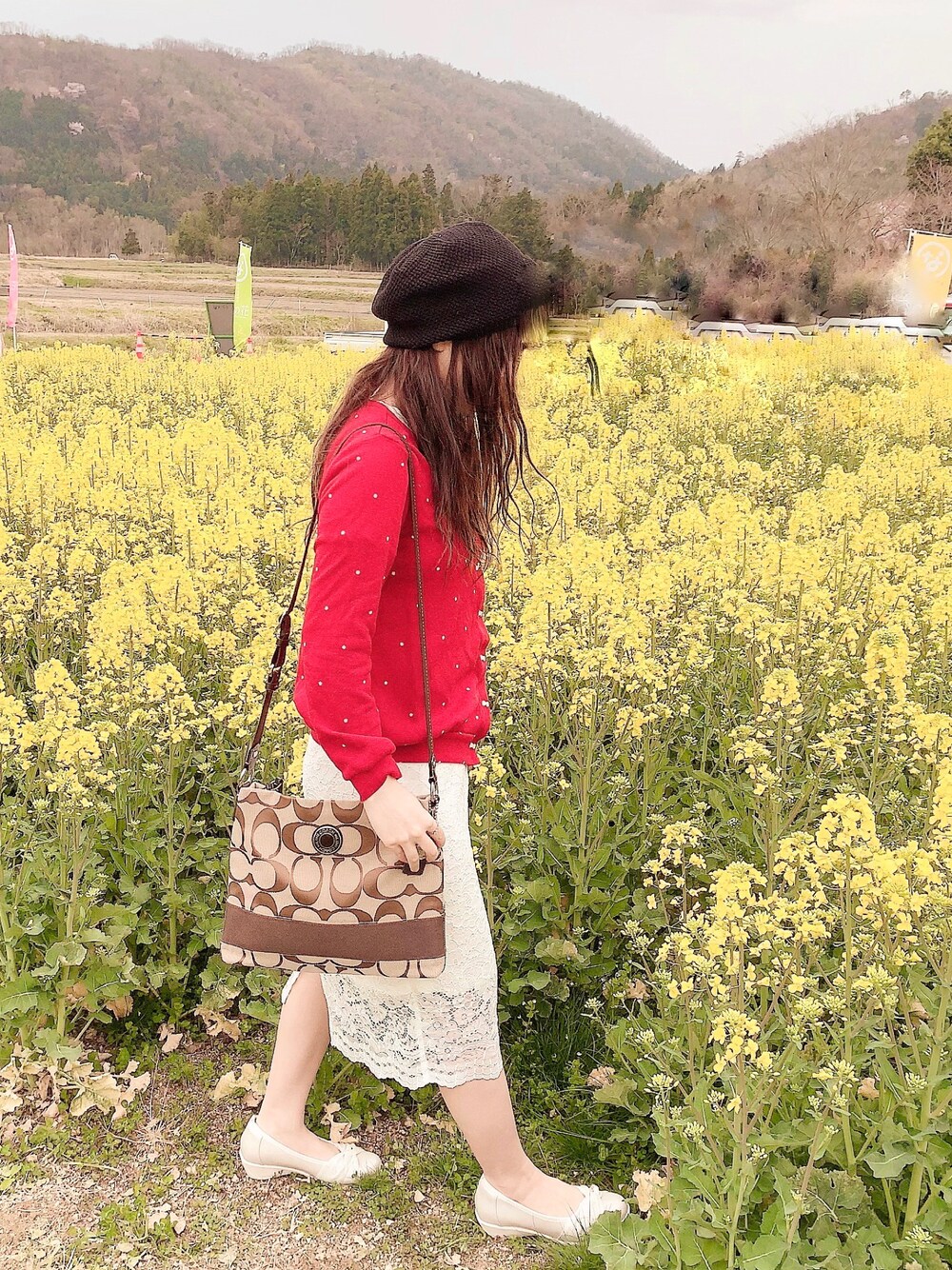 「ＧＷ、LOWRYS FARM、しまむら、COACH、GU、赤 カーディガン、レースタイトスカート、ベレー帽、春、お洒落さんとつながりたい」｜「LOWRYS FARMのコットンベレー　827811（ハンチング/ベレー帽、ブラック系）」を使った、きみみchan♡さん（レディース・152cm）の春コーディネートの1枚目の写真