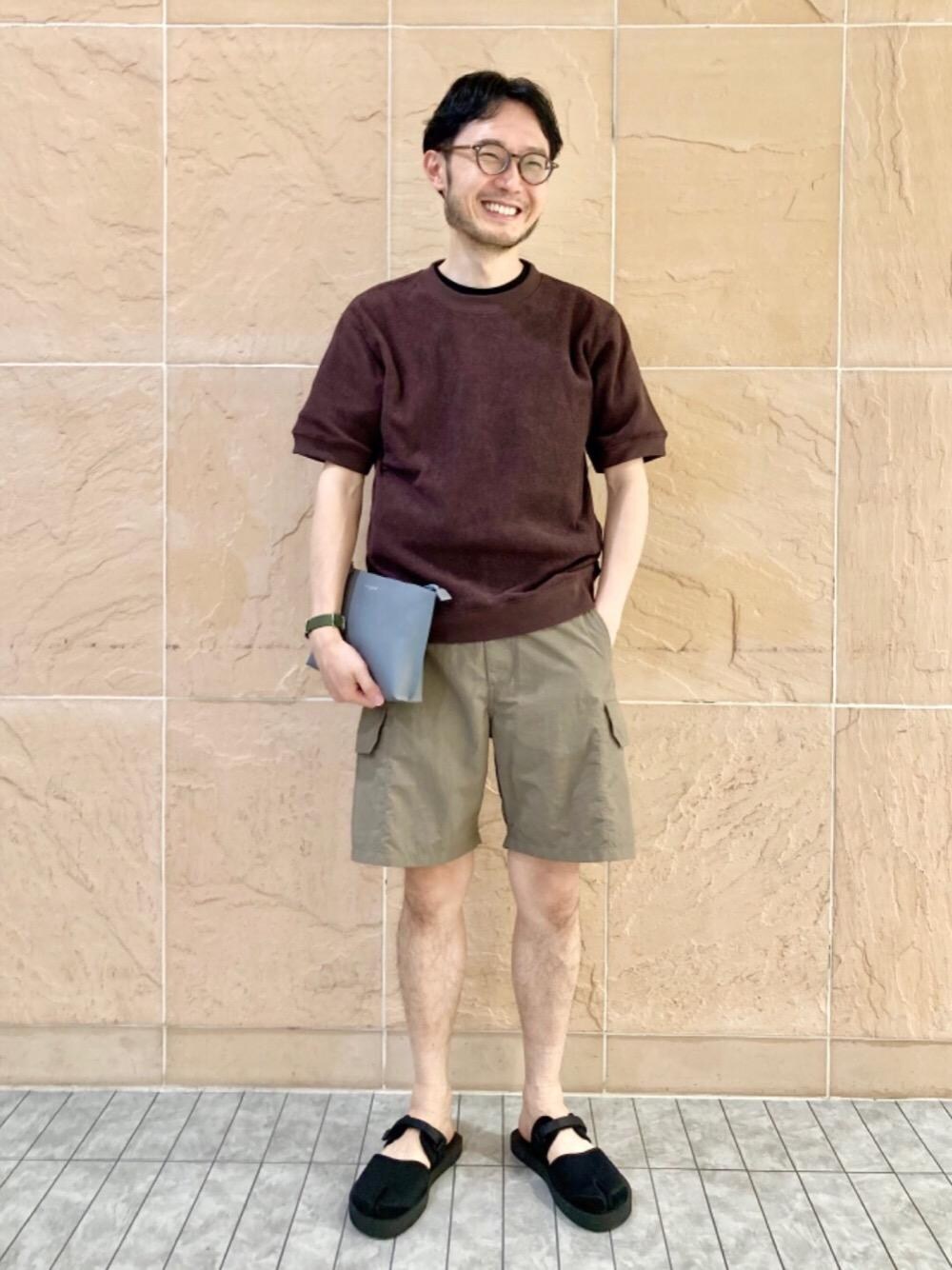 「UNITED ARROWSの<UNITED ARROWS> マイクロファイバー ポーチ M（ポーチ、グレー系）」を使った、Satoshi Okimura さん（メンズ・171cm）の春コーディネートの1枚目の写真