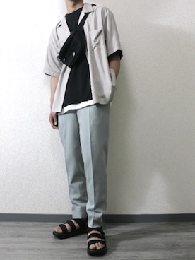 「UNIQLO（ユニクロ）のアイテム（Tシャツ/カットソー、ブラック系）」を使った、kota.さん（メンズ・182cm）の春コーディネート