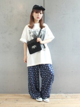 「花柄パンツ」｜「アイテム（キャップ）」を使った、ミッツ☆さん（レディース・155cm）の夏コーディネート