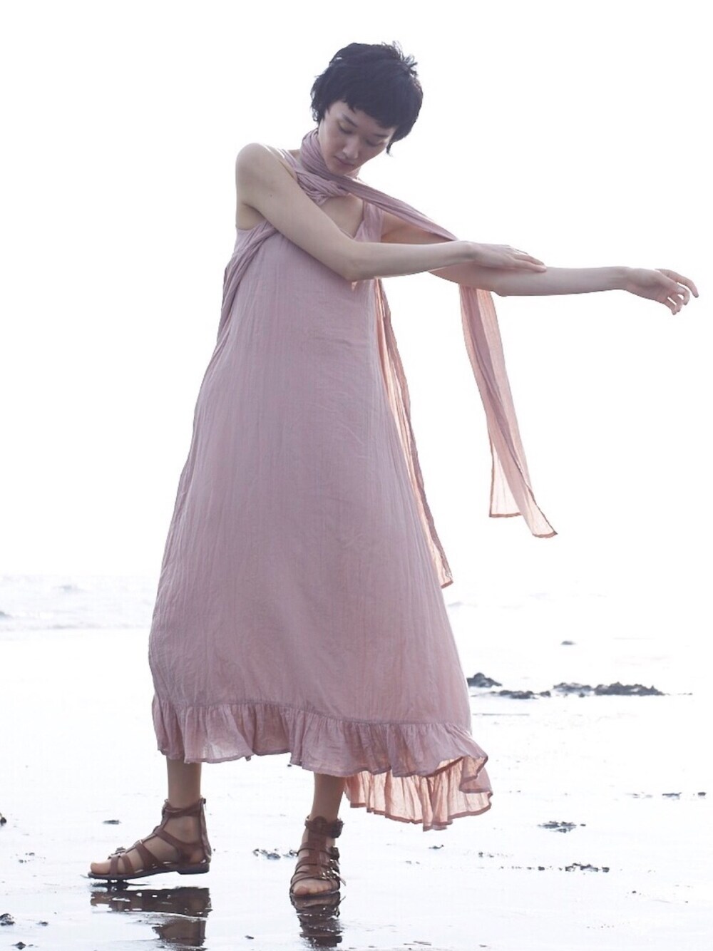 「Cawaii、frenchpave、ワンピース、可愛いワンピース、可愛い、素敵なワンピース、長めワンピース、デザインワンピース、お洒落、私の推しブランド」｜「cawaiiのデザインにこだわった服を届けたくて。マキシワンピース（ワンピース、ピンク系）」を使った、ユーリさん（レディース・177cm）の冬コーディネートの1枚目の写真
