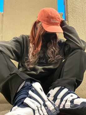 「X-girl（エックスガール）のFACE PIGMENT DYED SWEAT TOP（スウェット、グレー系）」を使った、saki ‪✂︎‬ 🦋✿*:･ﾟさん（レディース・162cm）の冬コーディネート