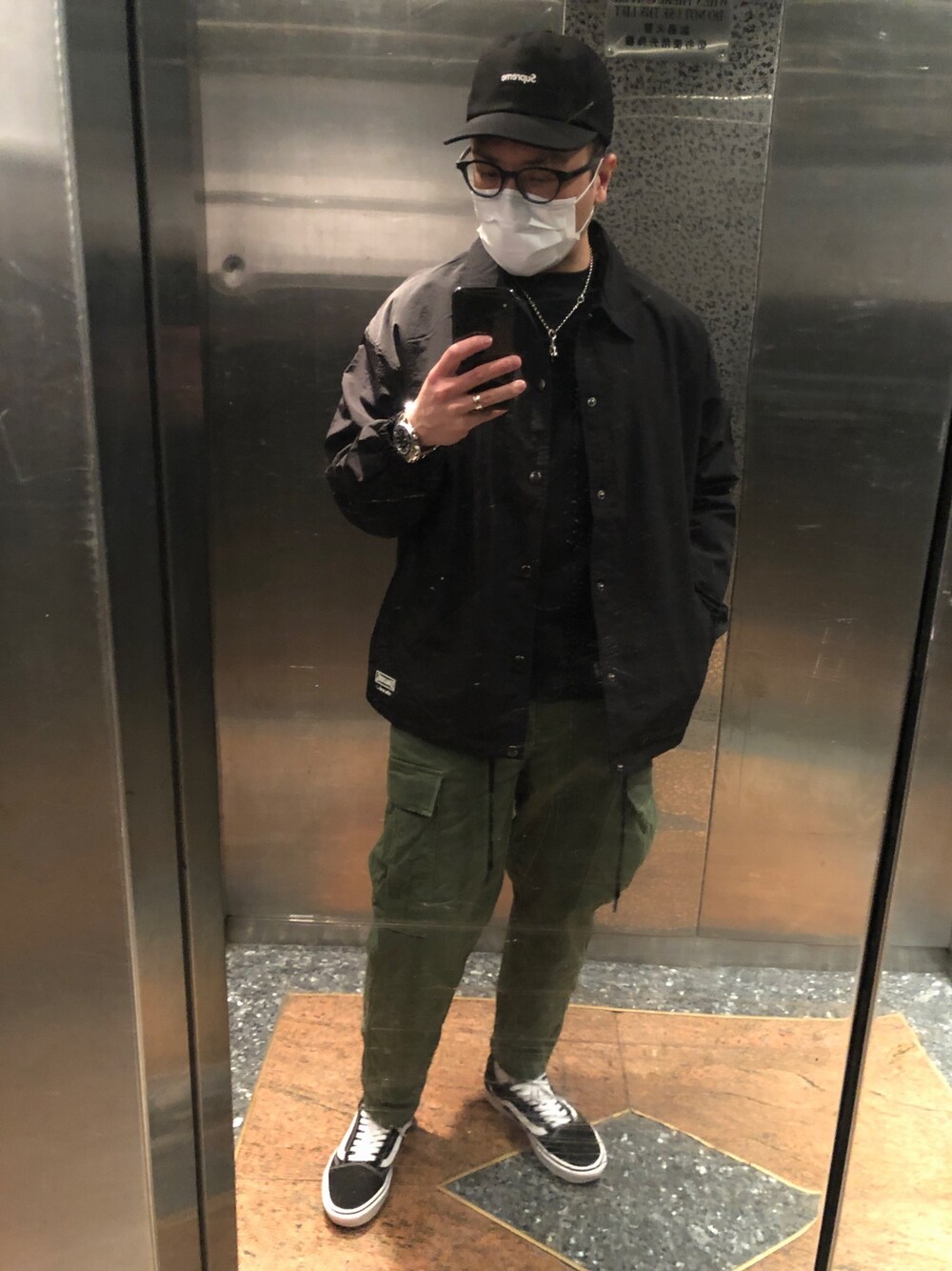 「Supreme のアイテム（キャップ、ブラック系）」を使った、Stephenさん（メンズ・167cm）の冬コーディネートの1枚目の写真