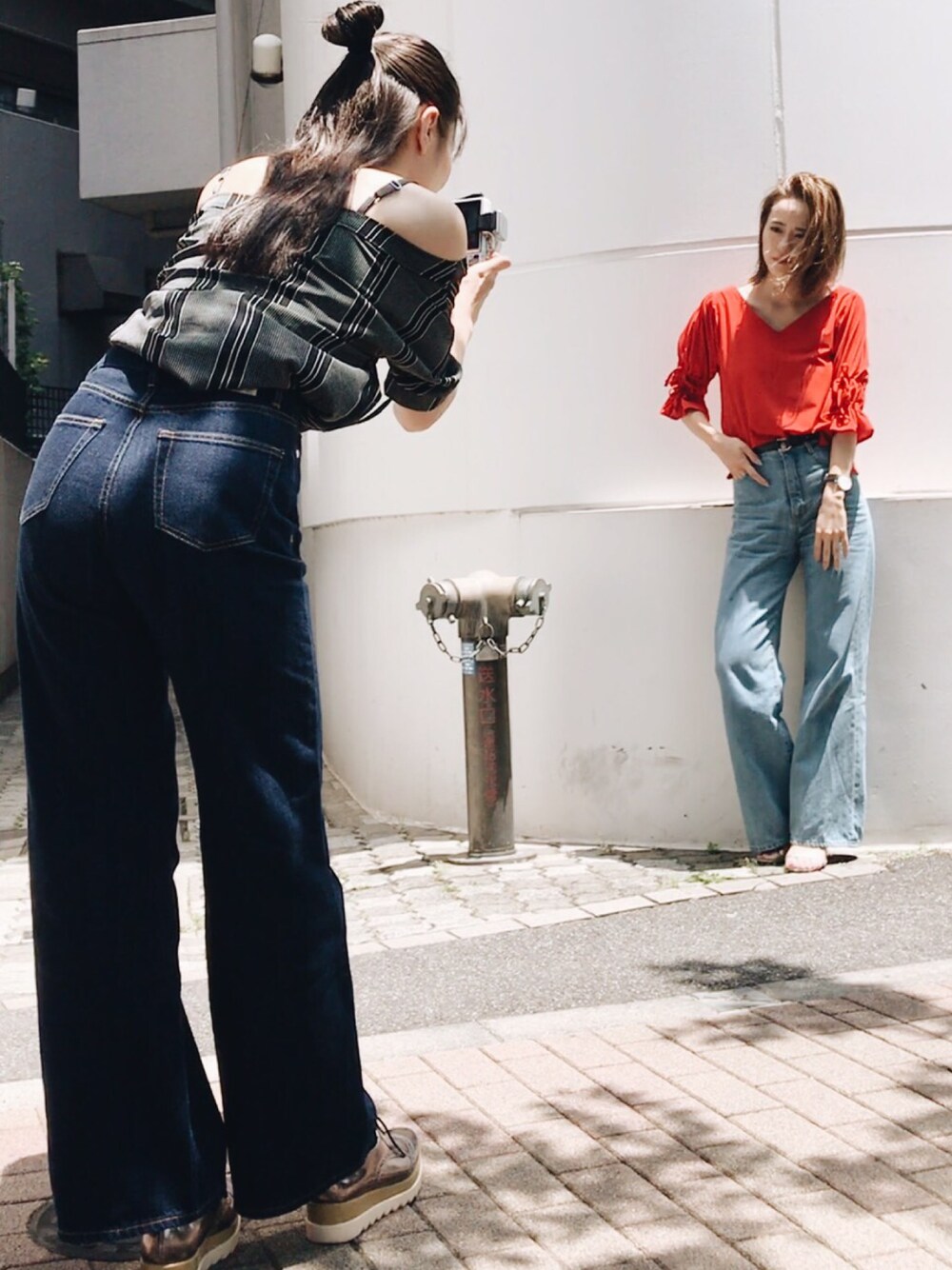 「murua、denim、ワイドデニム、summer」｜「MURUAのフレアシルエットハイウエストデニム（デニムパンツ、ブルー系）」を使った、KANAさん（レディース・164cm）の春コーディネートの1枚目の写真