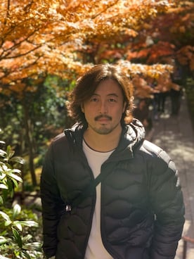 「BANANA REPUBLIC」｜「アイテム（ダウンジャケット/コート）」を使った、駒田 博紀さん（メンズ・176cm）の春コーディネート