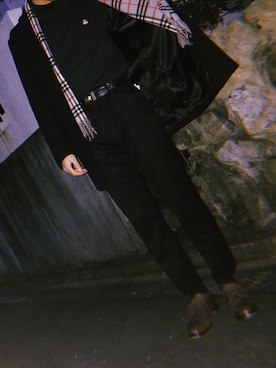 「KATHARINE HAMNETT LONDON （キャサリンハムネットロンドン）のアイテム（チェスターコート）」を使った、Chrstian Wangさん（メンズ・173cm）の冬コーディネート