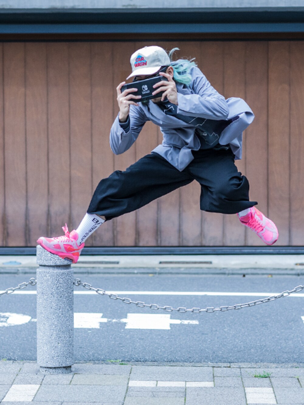 「NIKE、COMME des GARCONS、sunsea、NIKE AIR MAX、COMME des GARCONS HOMME PLUS、nintendo、917、a-cold-wall、a cold wall、Nintendo Switch」｜「a-cold-wall* / ACW* WIREFRAME HPW TAPE LONG SLEEVE（Tシャツ/カットソー、グレー系）」を使った、KonradstrasseZürichさん（メンズ・173cm）の春コーディネートの1枚目の写真