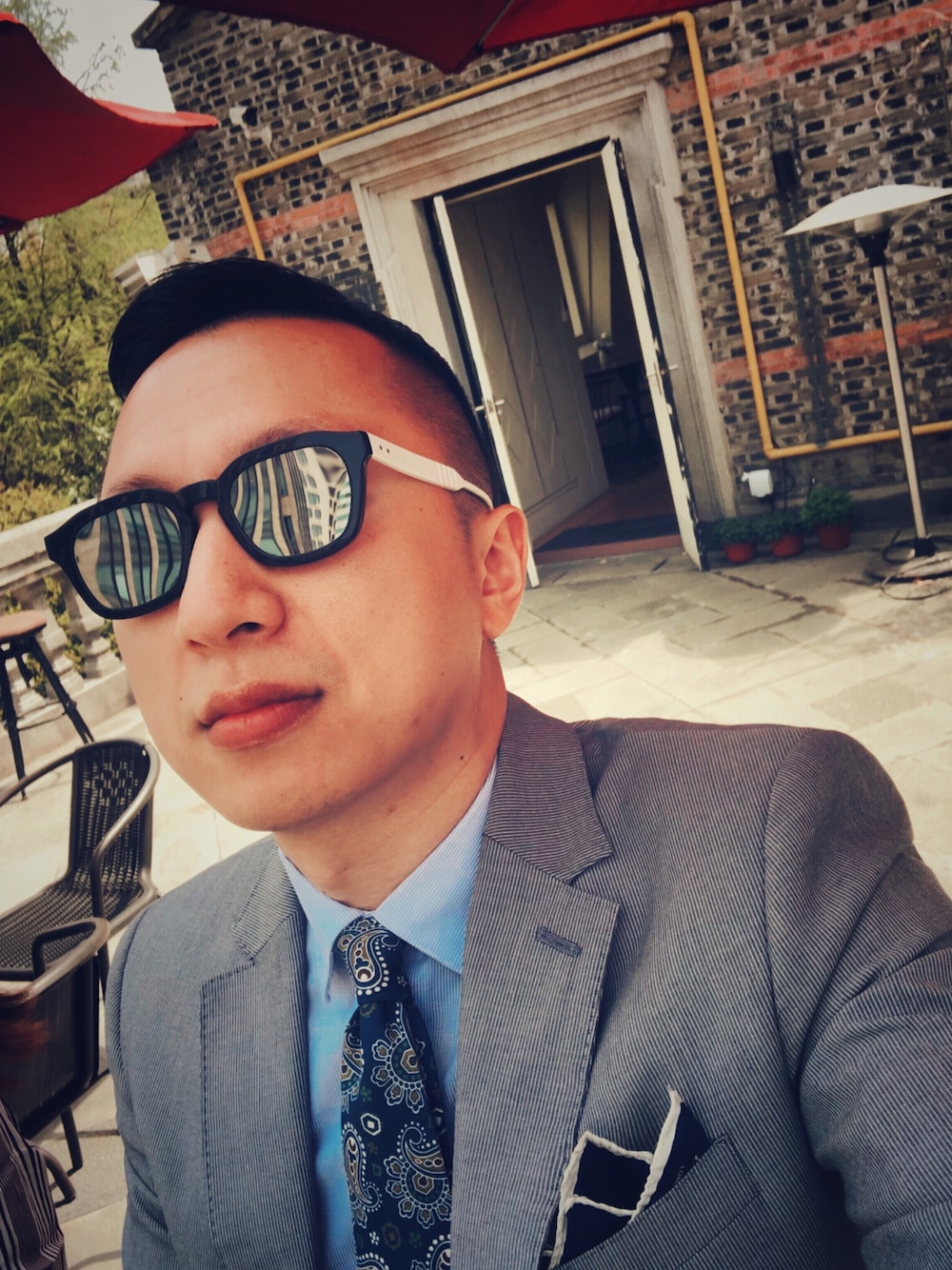 「THOM BROWNEのアイテム（サングラス、ブルー系）」を使った、Z-Ray さん（メンズ・175cm）の夏コーディネートの1枚目の写真