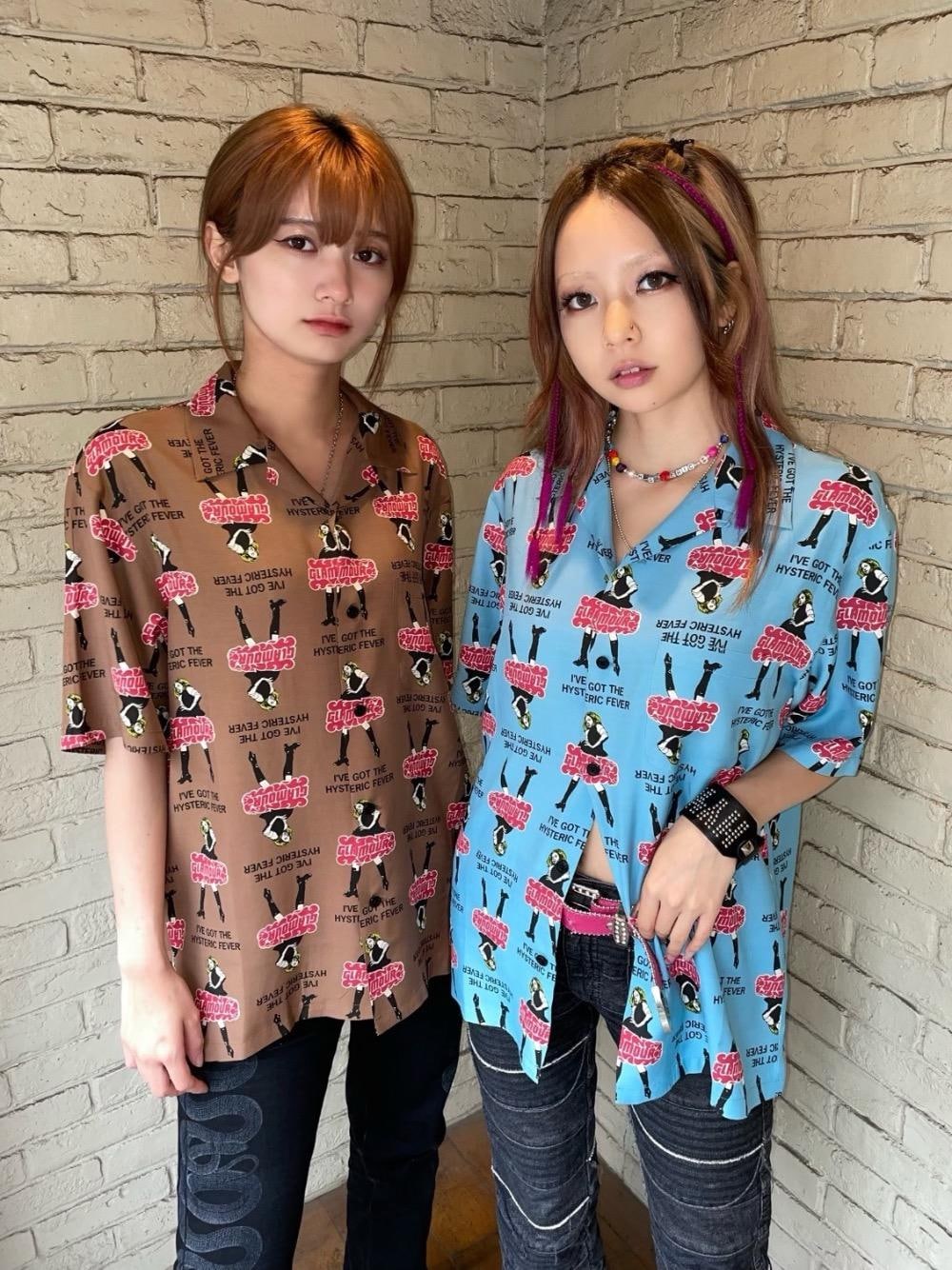 ブラック系のデニムパンツ、ブラウン系のシャツ/ブラウスを着用したメンズの夏コーディネートの1枚目の写真