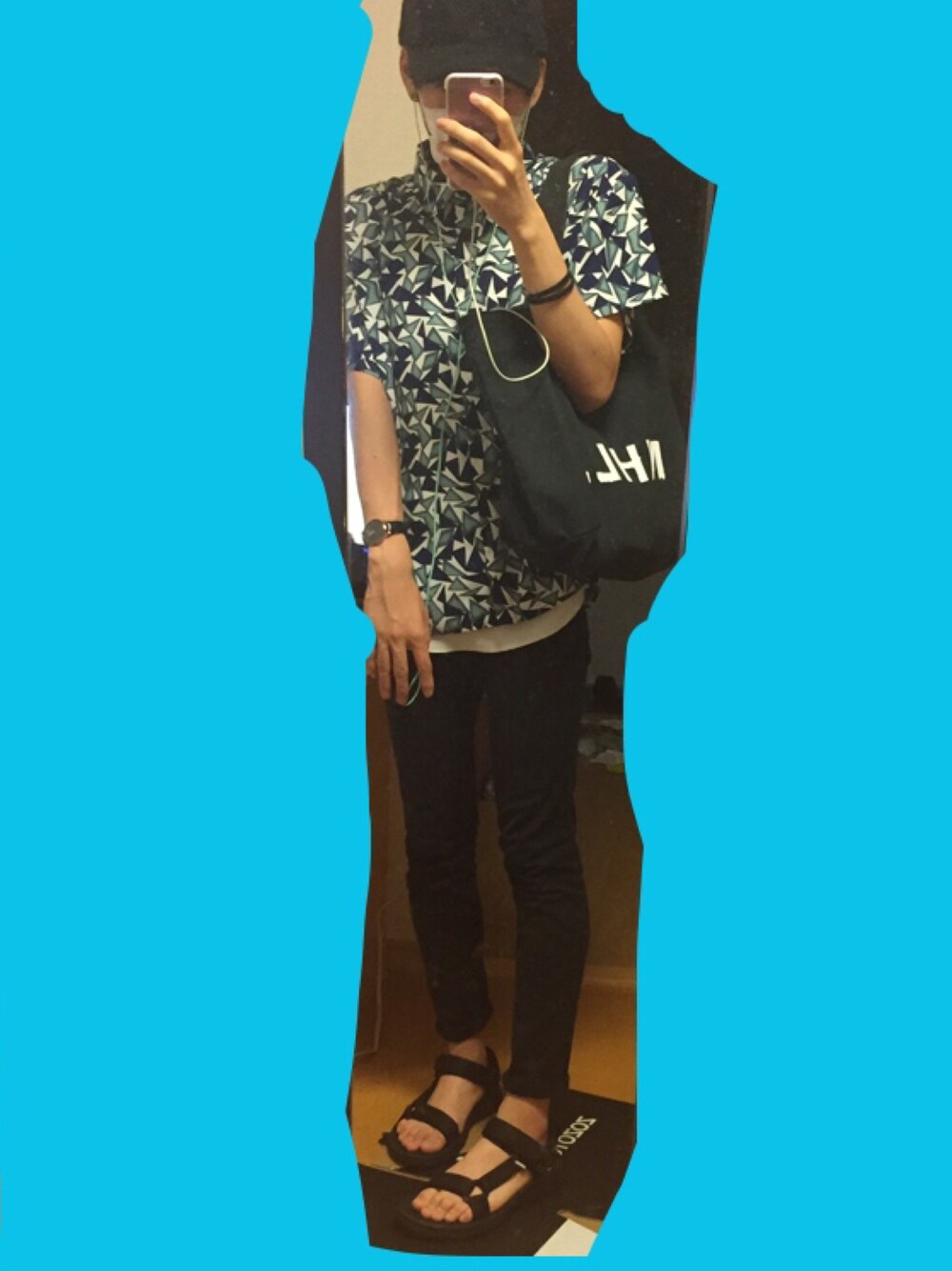 「WHO'S WHO galleryの2WAY幾何学シャツ（シャツ/ブラウス、ブルー系）」を使った、ともひろさん（メンズ・172cm）の夏コーディネートの1枚目の写真