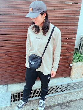 「NEW ERA（ニューエラ）のアイテム（ショルダーバッグ、ブラック系）」を使った、けいさん（レディース・164cm）の春コーディネート