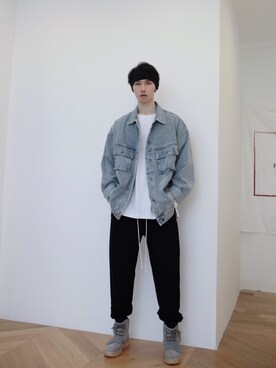 「通勤穿搭」｜「アイテム（デニムジャケット）」を使った、哈林哥。さん（メンズ・180cm）の秋コーディネート