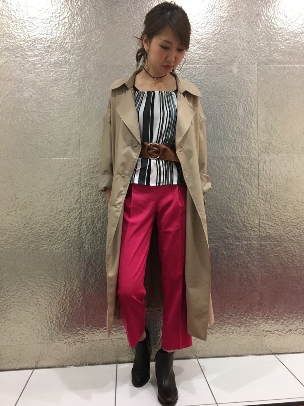 「SpRayのストライプ袖リボンオフショル（シャツ/ブラウス、グレー系）」を使った、SpRay札幌ＰＡＲＣＯさん（レディース・160cm）の冬コーディネートの1枚目の写真