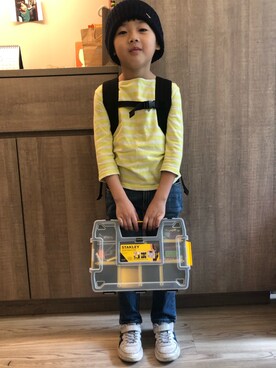 「OSHKOSH（オシュコシュ）のアイテム（デニムパンツ）」を使った、Kay Linさん（キッズ・110cm）の冬コーディネート