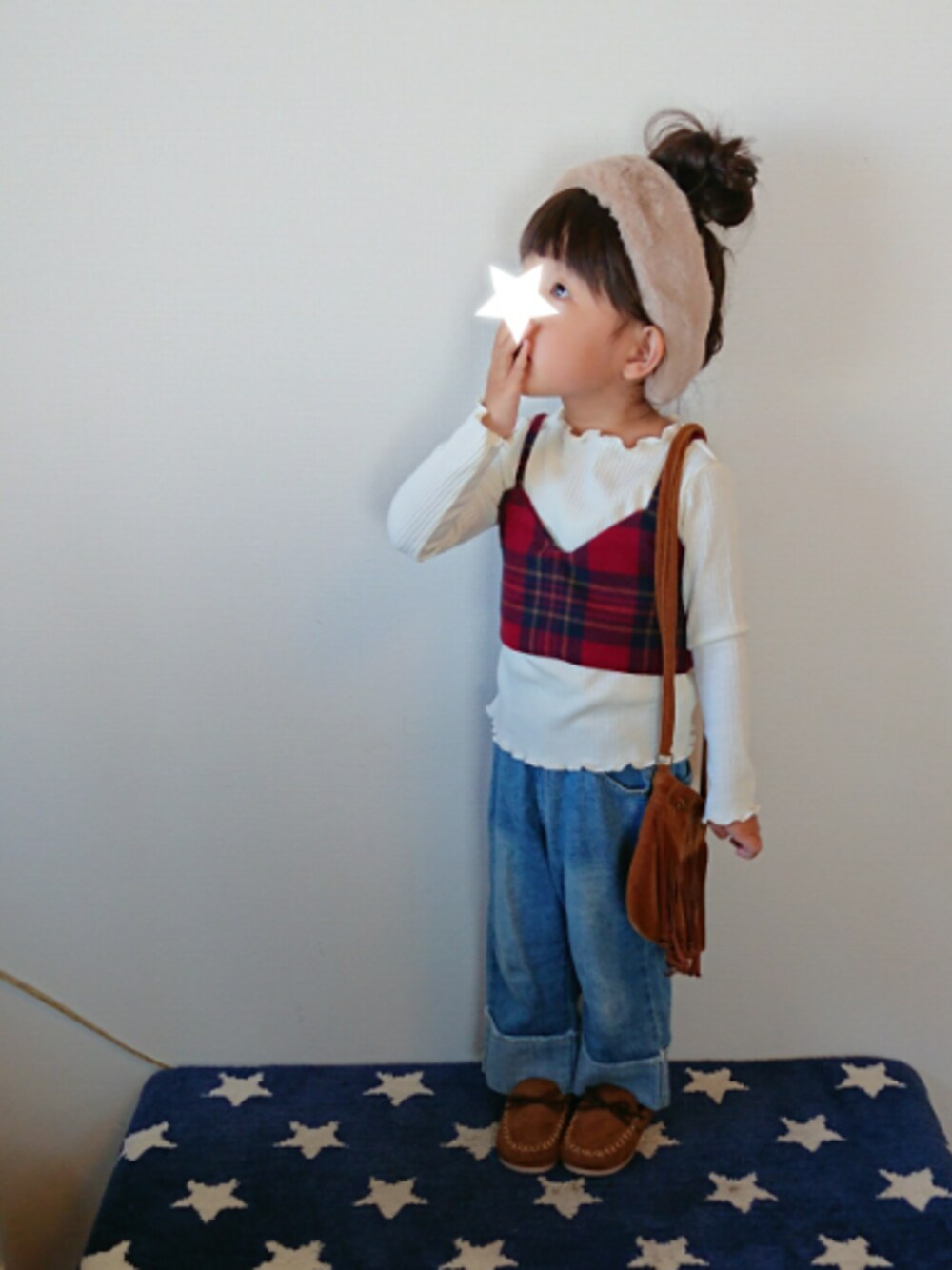 「キッズコーデ、おんなのこ、3歳、おだんごヘアー、ふわふわ、hokkoriko、ビスチェ、チェック、デニム、みんなありがとう♥」｜「みんなありがとう♥⑭のアイテム（雑誌、ピンク系）」を使った、hinacoccoさん（キッズ・90cm）の秋コーディネートの1枚目の写真